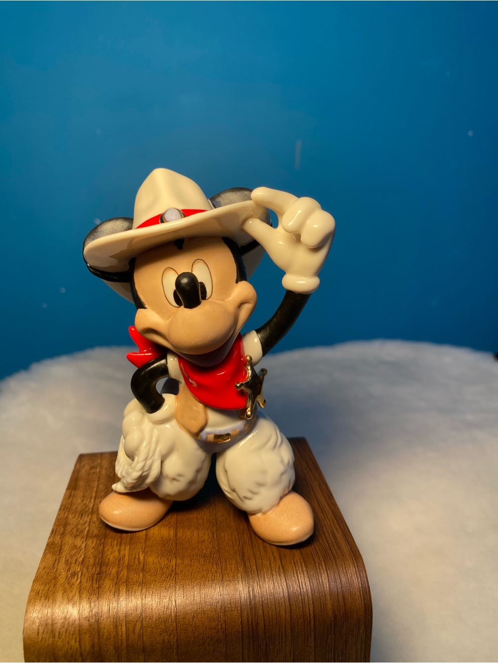 Lenox rodeo Cowboy Mickey Mouse Figurine